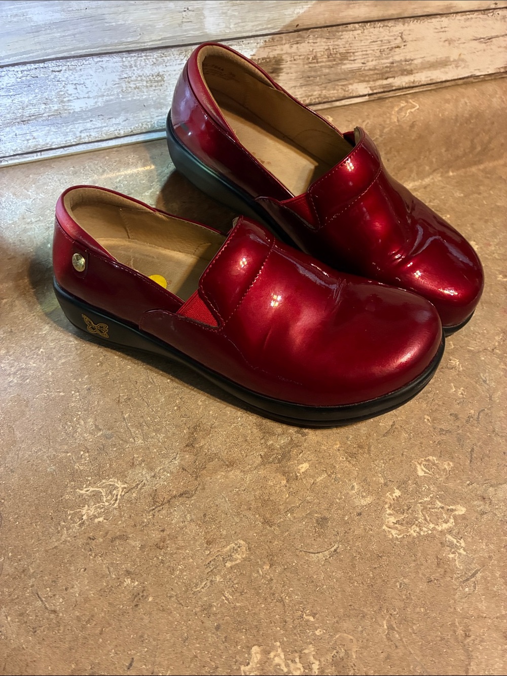 Alegria Size 8.5 Patent Slip-On Loafers in Red